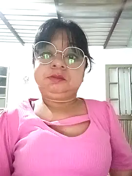 Snapshot of SARAWILLS chatting on 02/06/25, 12:00 SARAWILLS online show from 02/06/25, 12:00