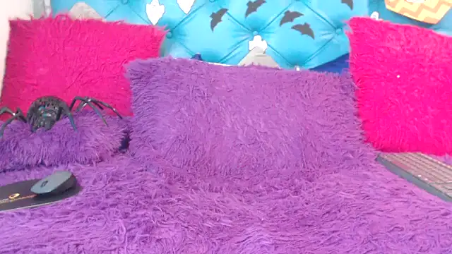 SARAWILLS online show from 10/18/25, 02:40