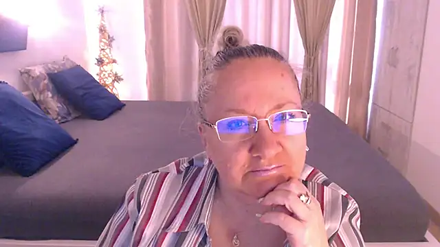Snapshot of Raisshy chatting on 01/19/25, 11:45 Raisshy online show from 01/19/25, 11:45