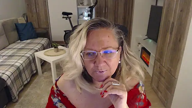 Snapshot of Raisshy chatting on 02/14/25, 05:30 Raisshy online show from 02/14/25, 05:30