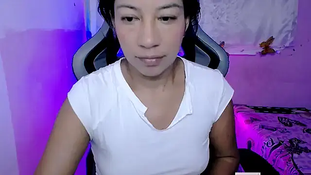 ninatiny online show from 10/28/25, 10:41