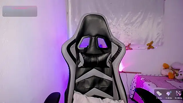 ninatiny online show from 11/13/25, 10:03