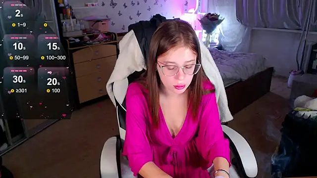 Snapshot of Kira_honeyy chatting on 10/10/25, 04:33 Kira honeyy online show from 10/10/25, 04:33
