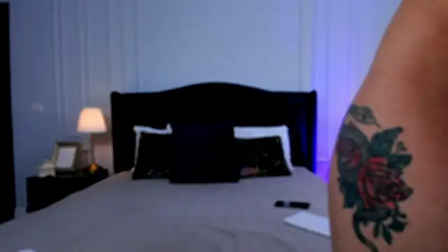 ElizzaBubble online show from 01/13/25, 06:16