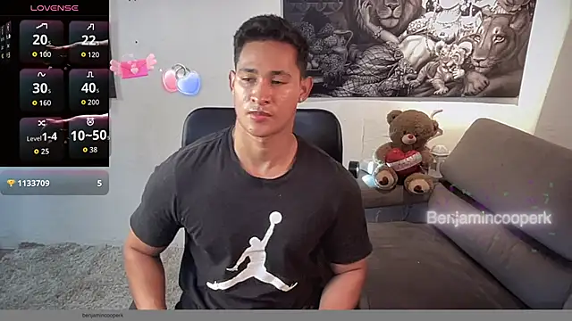 Snapshot of BenjaminCooperk chatting on 10/28/25, 10:08 BenjaminCooperk online show from 10/28/25, 10:08