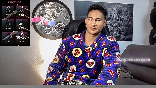 Snapshot of BenjaminCooperk chatting on 10/31/25, 07:42 BenjaminCooperk online show from 10/31/25, 07:42