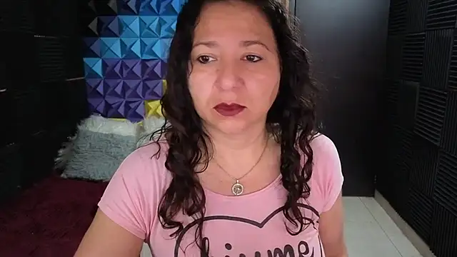 katifoxx online show from 10/28/25, 02:31