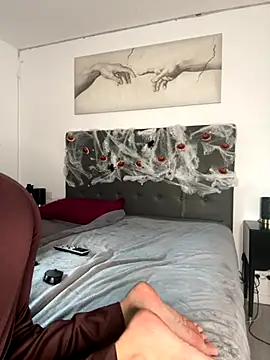 Clara-xoxo online show from 10/31/25, 02:51