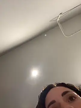 Clara-xoxo online show from 11/18/25, 02:21