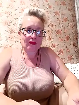 Snapshot of Cerd_Ayaz chatting on 10/13/25, 06:41 Cerd Ayaz online show from 10/13/25, 06:41