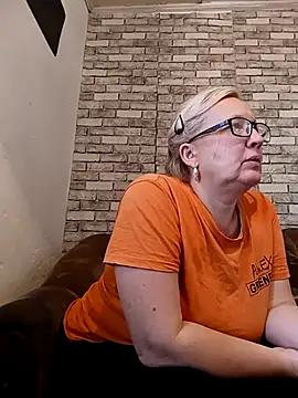 Snapshot of Cerd_Ayaz chatting on 10/24/25, 10:00 Cerd Ayaz online show from 10/24/25, 10:00