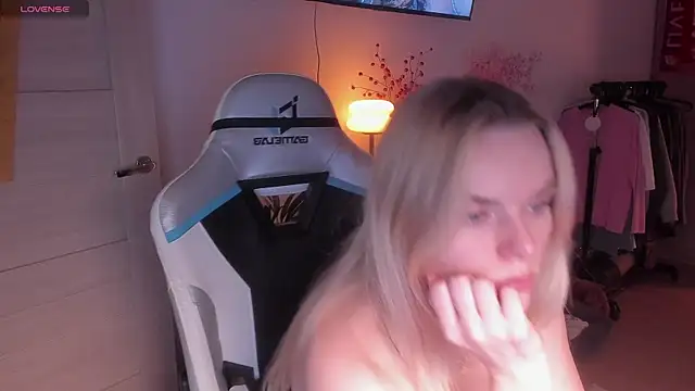 CharliSweet online show from 02/10/25, 04:14