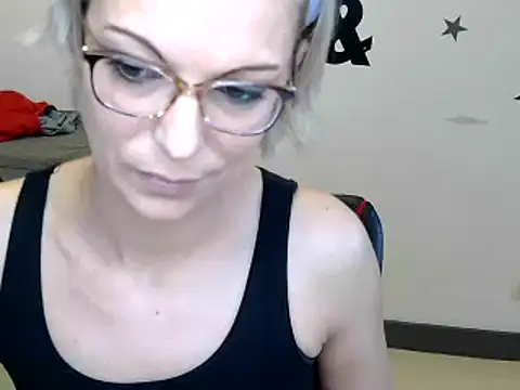 Snapshot of alixfeeling chatting on 01/17/25, 03:22 alixfeeling online show from 01/17/25, 03:22