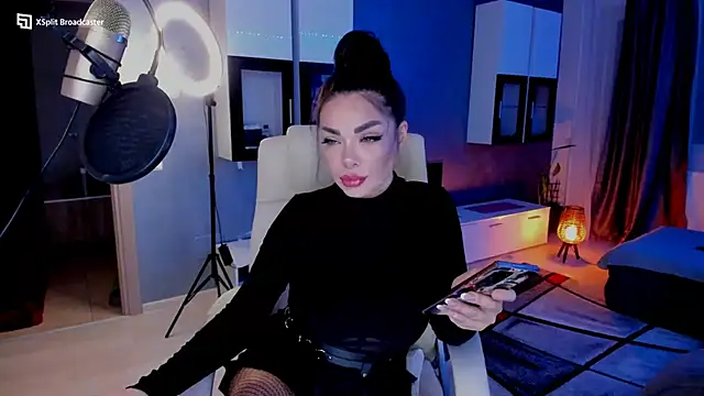 Snapshot of Miss_kay1111 chatting on 12/04/24, 04:27 Miss kay1111 online show from 12/04/24, 04:27