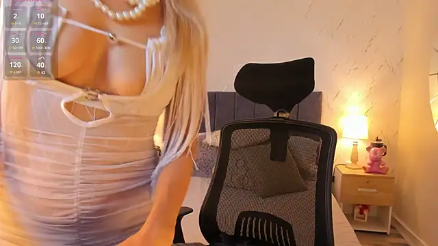 Luci evans online show from 10/16/25, 01:45