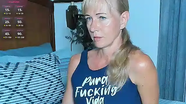 Christine 35 online show from 10/20/25, 12:27