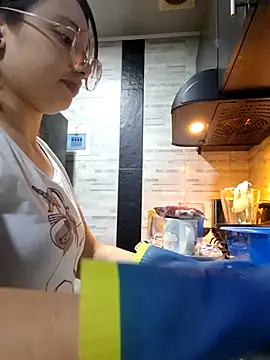 Snapshot of linda-schmidt chatting on 10/05/25, 08:29 linda-schmidt online show from 10/05/25, 08:29