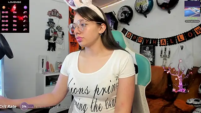 Snapshot of linda-schmidt chatting on 10/12/25, 12:31 linda-schmidt online show from 10/12/25, 12:31