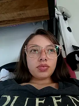 Snapshot of linda-schmidt chatting on 10/18/25, 08:20 linda-schmidt online show from 10/18/25, 08:20