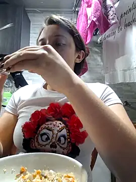 Snapshot of linda-schmidt chatting on 10/21/25, 10:10 linda-schmidt online show from 10/21/25, 10:10