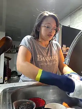 Snapshot of linda-schmidt chatting on 11/02/25, 12:57 linda-schmidt online show from 11/02/25, 12:57