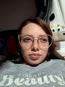 Snapshot of linda-schmidt chatting on 11/03/25, 03:52 linda-schmidt online show from 11/03/25, 03:52