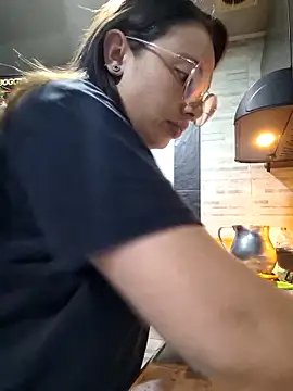 Snapshot of linda-schmidt chatting on 11/04/25, 11:15 linda-schmidt online show from 11/04/25, 11:15