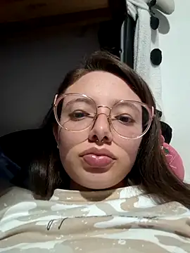 Snapshot of linda-schmidt chatting on 11/06/25, 03:40 linda-schmidt online show from 11/06/25, 03:40