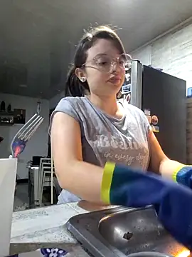 Snapshot of linda-schmidt chatting on 11/07/25, 01:05 linda-schmidt online show from 11/07/25, 01:05