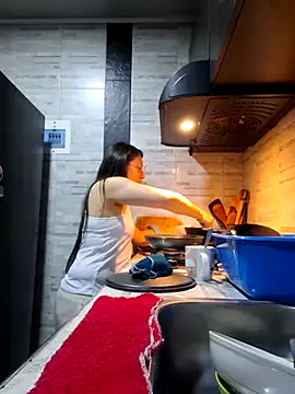 Snapshot of linda-schmidt chatting on 11/07/25, 05:02 linda-schmidt online show from 11/07/25, 05:02