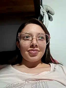 Snapshot of linda-schmidt chatting on 11/10/25, 11:15 linda-schmidt online show from 11/10/25, 11:15