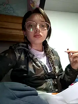 Snapshot of linda-schmidt chatting on 11/12/25, 02:01 linda-schmidt online show from 11/12/25, 02:01