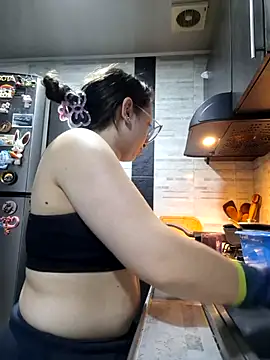 Snapshot of linda-schmidt chatting on 11/12/25, 08:19 linda-schmidt online show from 11/12/25, 08:19