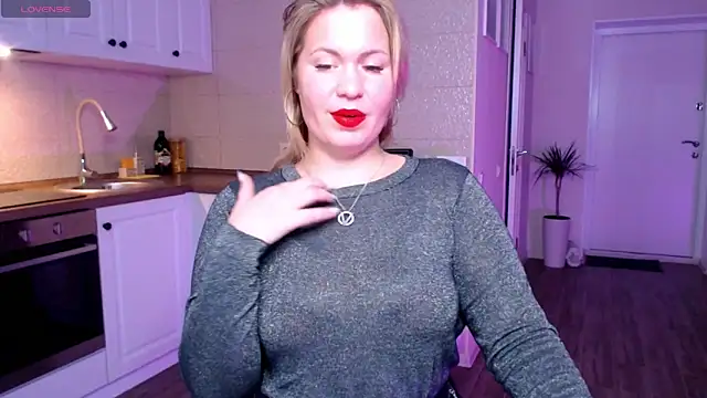 HotTiffani online show from 01/25/25, 09:36