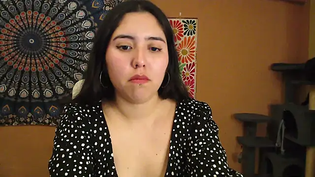 Snapshot of IntimateTales chatting on 01/05/25, 05:09 IntimateTales online show from 01/05/25, 05:09