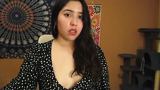 Snapshot of IntimateTales chatting on 01/05/25, 08:10 IntimateTales online show from 01/05/25, 08:10