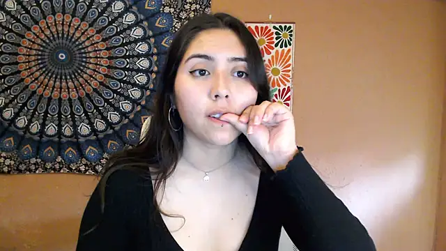 Snapshot of IntimateTales chatting on 02/19/25, 05:06 IntimateTales online show from 02/19/25, 05:06