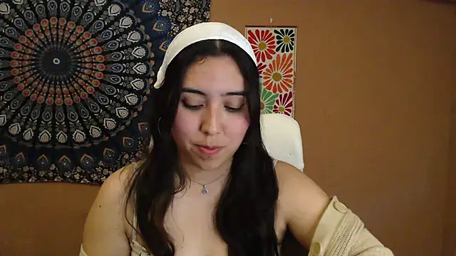 Snapshot of IntimateTales chatting on 02/20/25, 05:51 IntimateTales online show from 02/20/25, 05:51