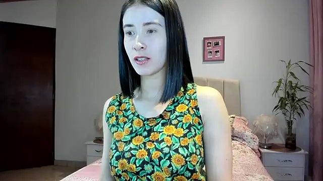 Snapshot of macarena_vallejo chatting on 10/10/25, 03:27 macarena vallejo online show from 10/10/25, 03:27