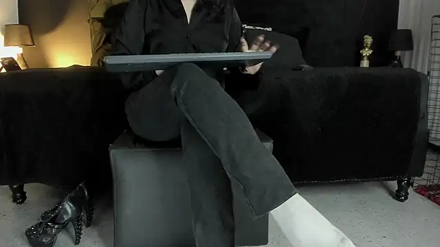 Snapshot of _Jade_16 chatting on 01/17/25, 11:38 Jade 16 online show from 01/17/25, 11:38