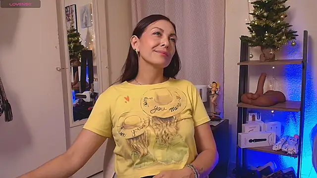 Snapshot of Swetisabella01 chatting on 12/27/24, 05:52 Swetisabella01 online show from 12/27/24, 05:52