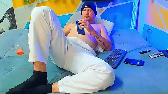 Snapshot of xavier_1988 chatting on 10/18/25, 05:25 xavier 1988 online show from 10/18/25, 05:25