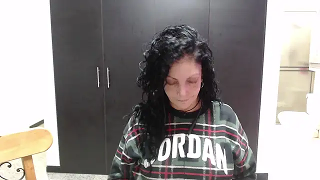 mijal queen online show from 10/17/25, 03:10