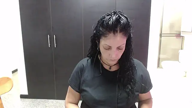 mijal queen online show from 10/22/25, 03:07