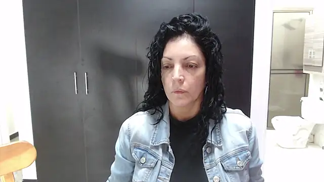 mijal queen online show from 11/12/25, 03:07