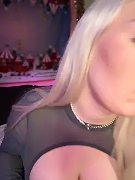 Snapshot of LaraHollywood chatting on 01/05/25, 03:34 LaraHollywood online show from 01/05/25, 03:34