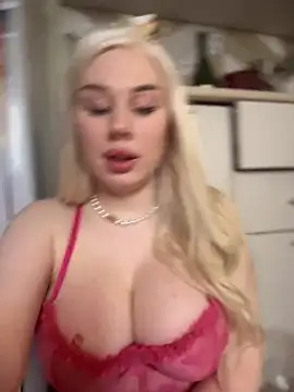 Snapshot of LaraHollywood chatting on 01/19/25, 07:36 LaraHollywood online show from 01/19/25, 07:36