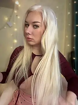 Snapshot of LaraHollywood chatting on 01/27/25, 03:26 LaraHollywood online show from 01/27/25, 03:26