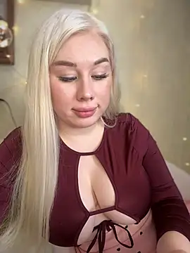 Snapshot of LaraHollywood chatting on 01/27/25, 06:30 LaraHollywood online show from 01/27/25, 06:30