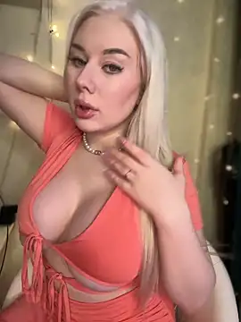 Snapshot of LaraHollywood chatting on 02/01/25, 02:37 LaraHollywood online show from 02/01/25, 02:37